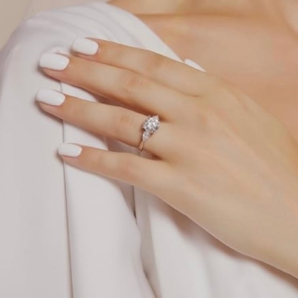 💥SALE 2CT 925 Sterling Silver CZ Brilliant Cut 3-Stone Ring EUC Like New Sz 4.5 - Picture 1 of 8